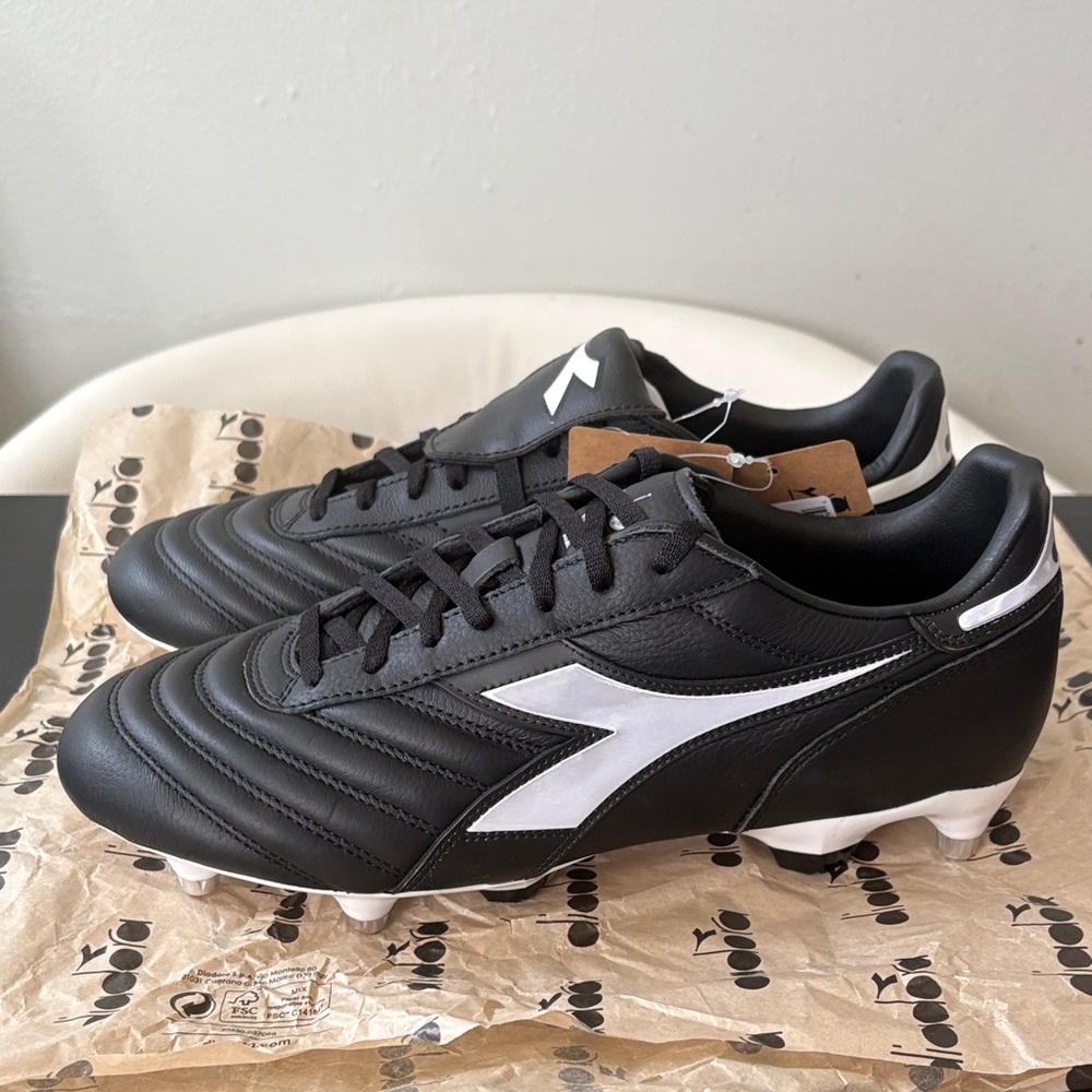 Diadora Men's Black and White Athletic Shoes